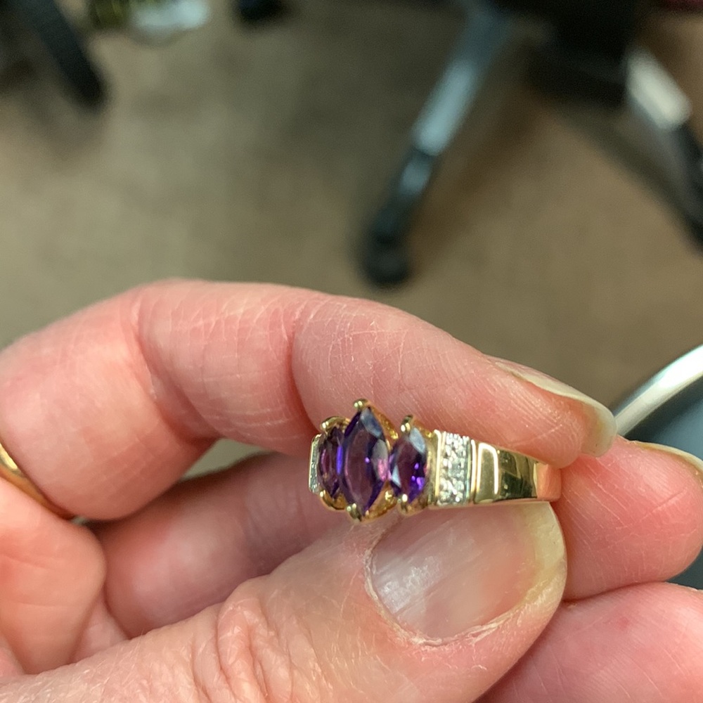 10kt Solid Gold Amethyst and Diamond ring - Picture 8 of 13